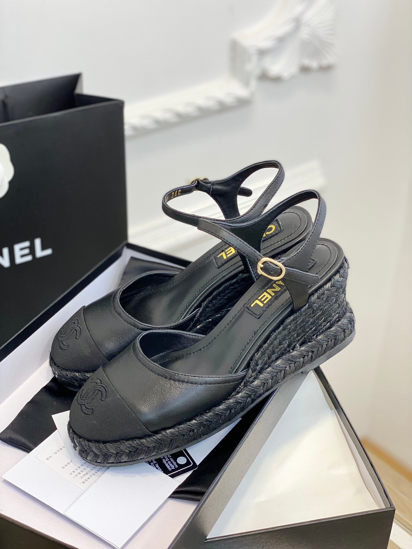 Luxury Shoes Sandals - CHL - 095