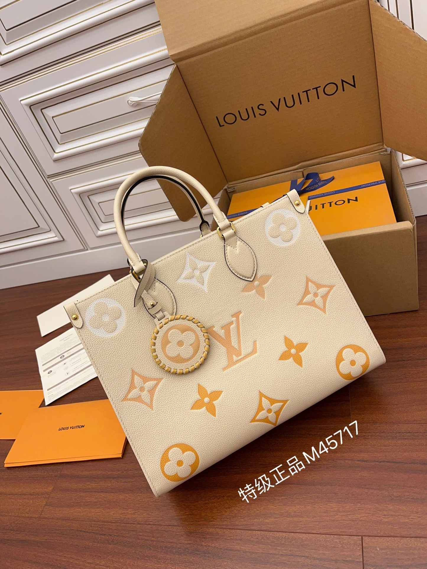 M45717 ONTHEGO MM BAG TOTE M45717 M45718 Cream/Saffron/blue