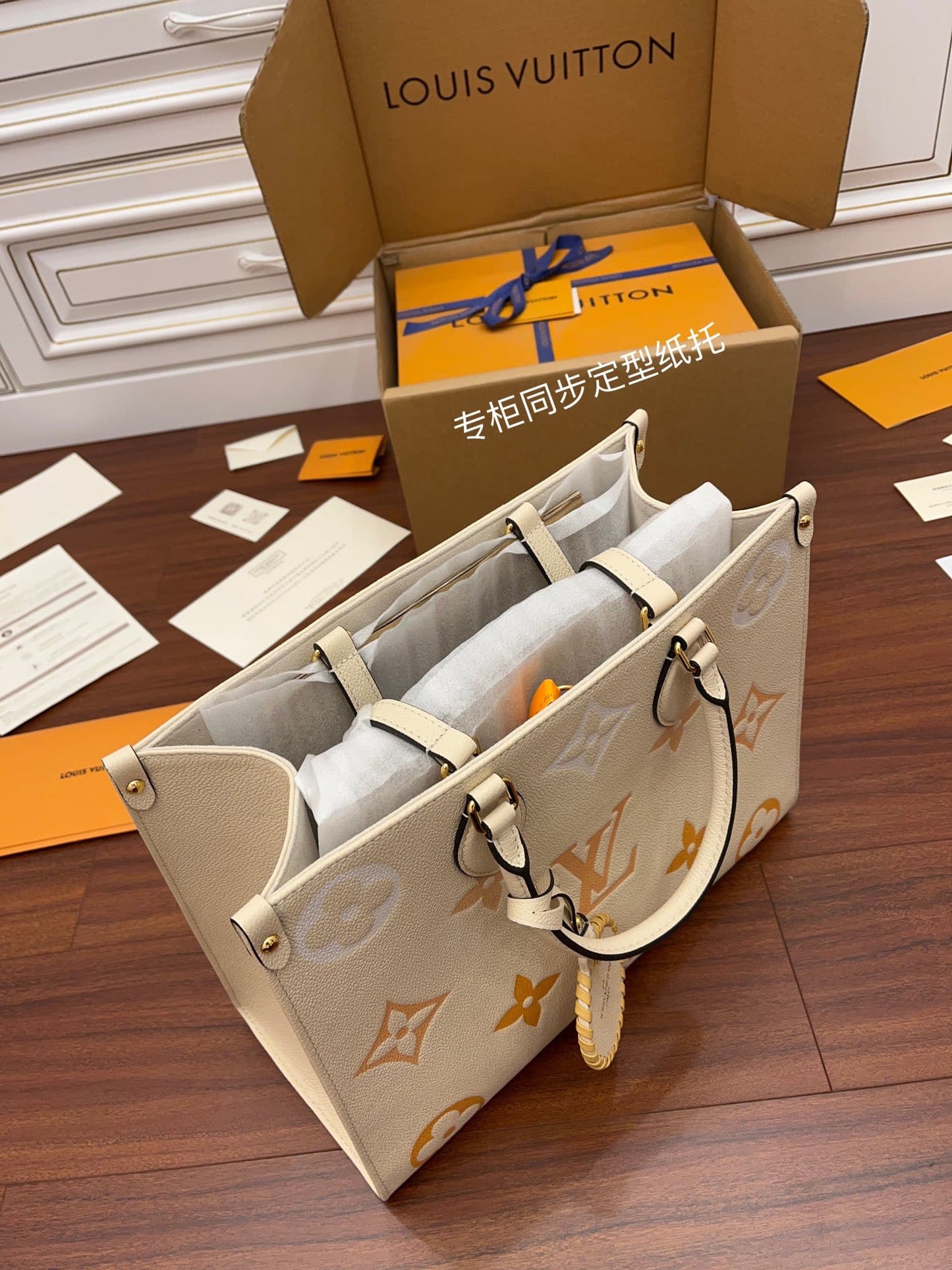 M45717 ONTHEGO MM BAG TOTE M45717 M45718 Cream/Saffron/blue