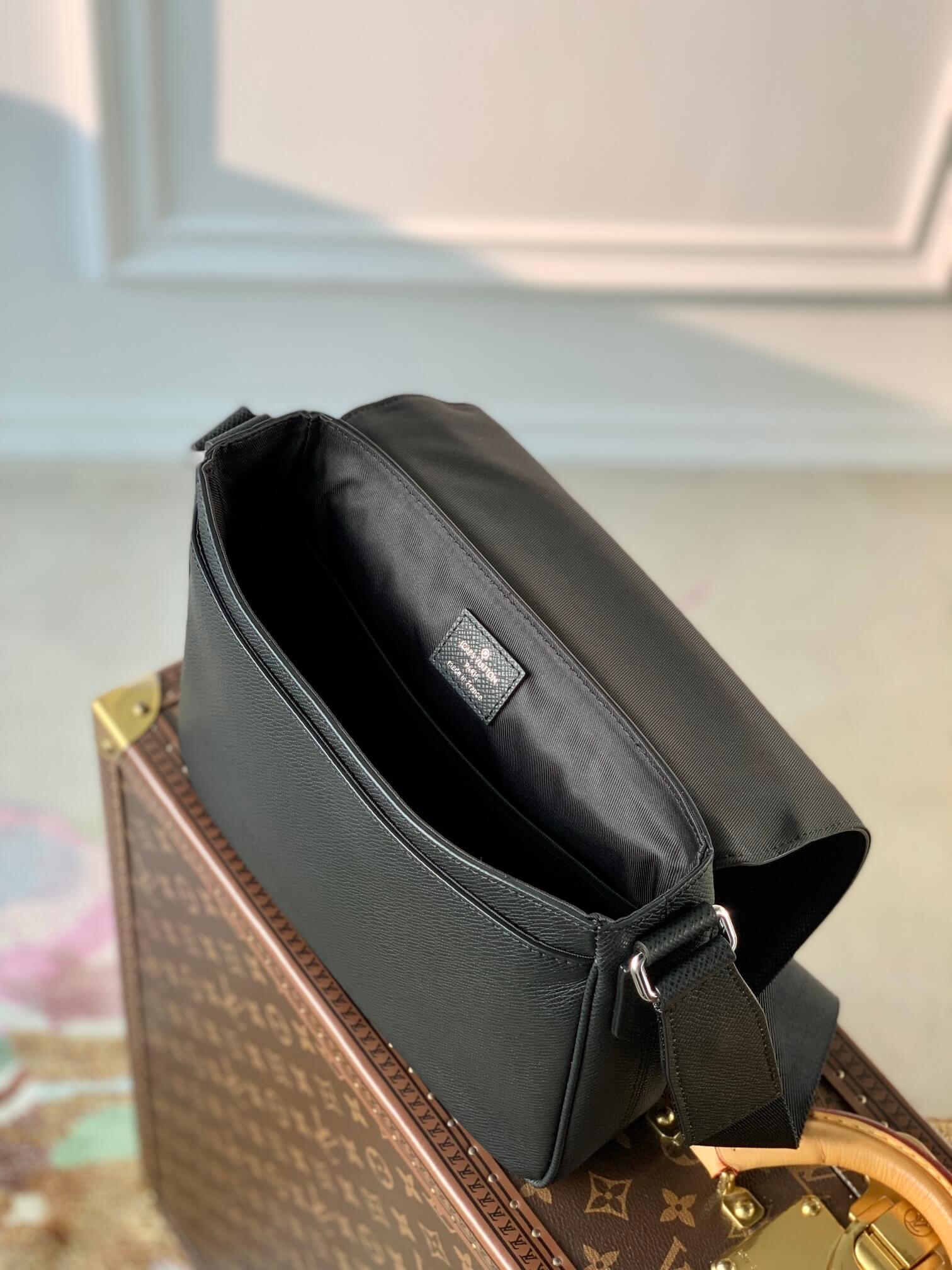 M30850 District PM Taïga 26cm black man bag