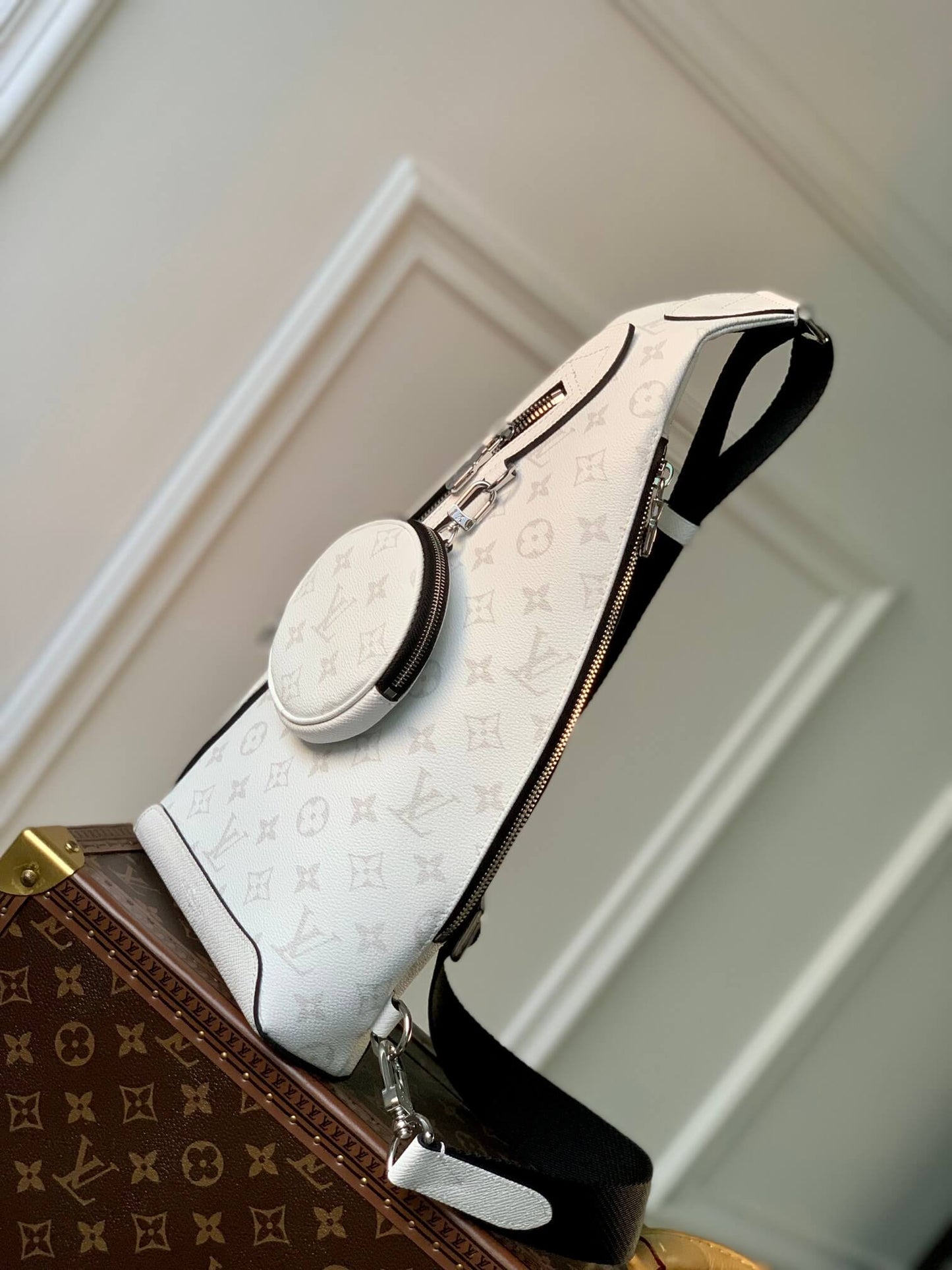 M30936 Duo Sling Bag 20cm white Monogram bumbag