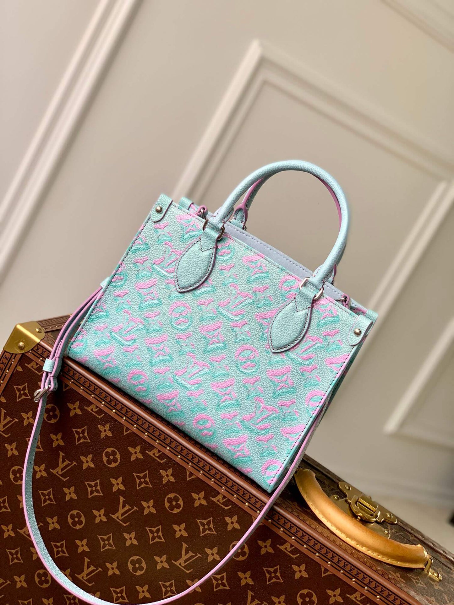 M46168 OnTheGo PM 9.8inches PINK Monogram Empreinte Monogram Giant