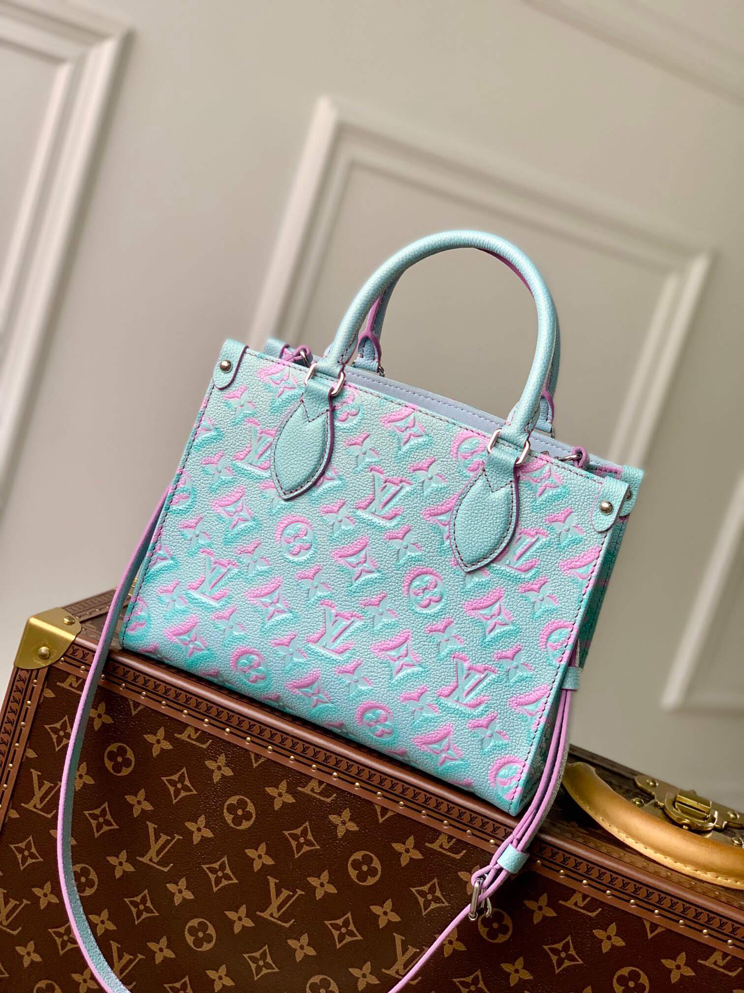 M46067 OnTheGo PM 9.8inches blue Monogram Empreinte Monogram Giant