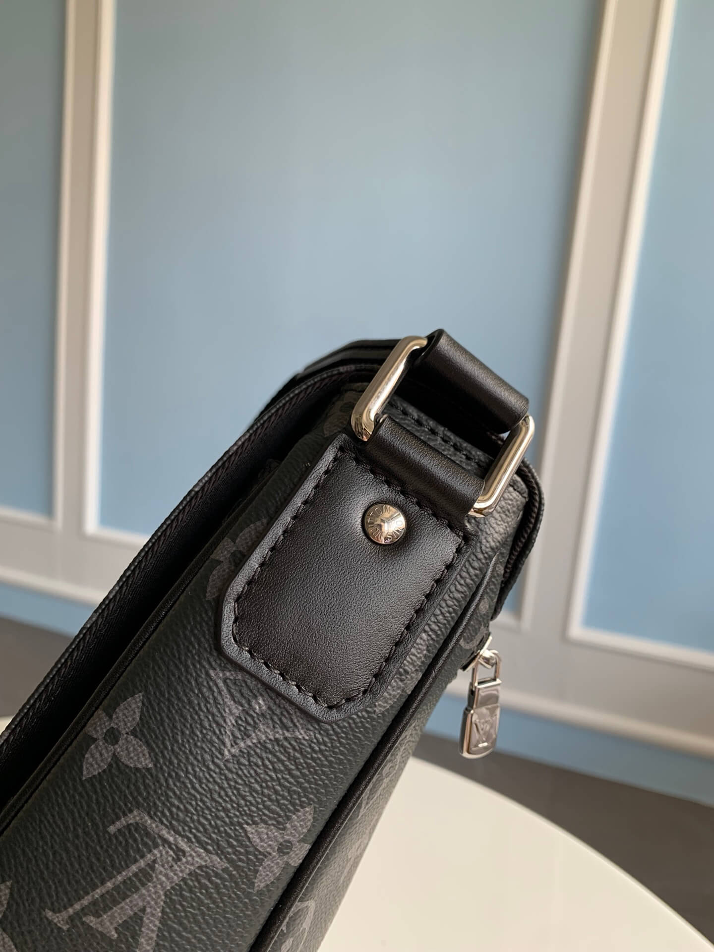 M46255 District PM monogram messenger bag 25cm black