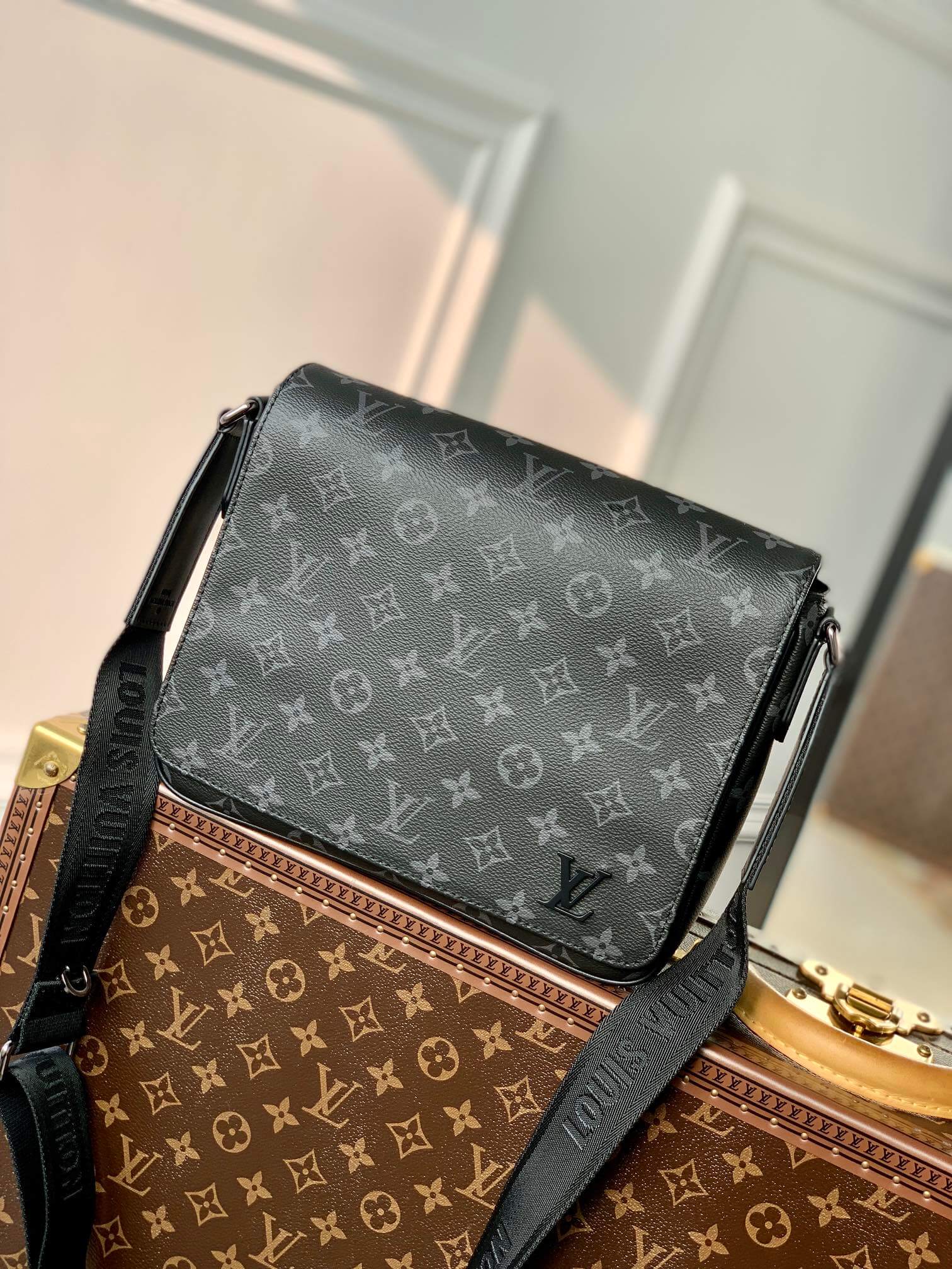 M46255 District PM Taïga 26cm monogram Eclipse black man bag