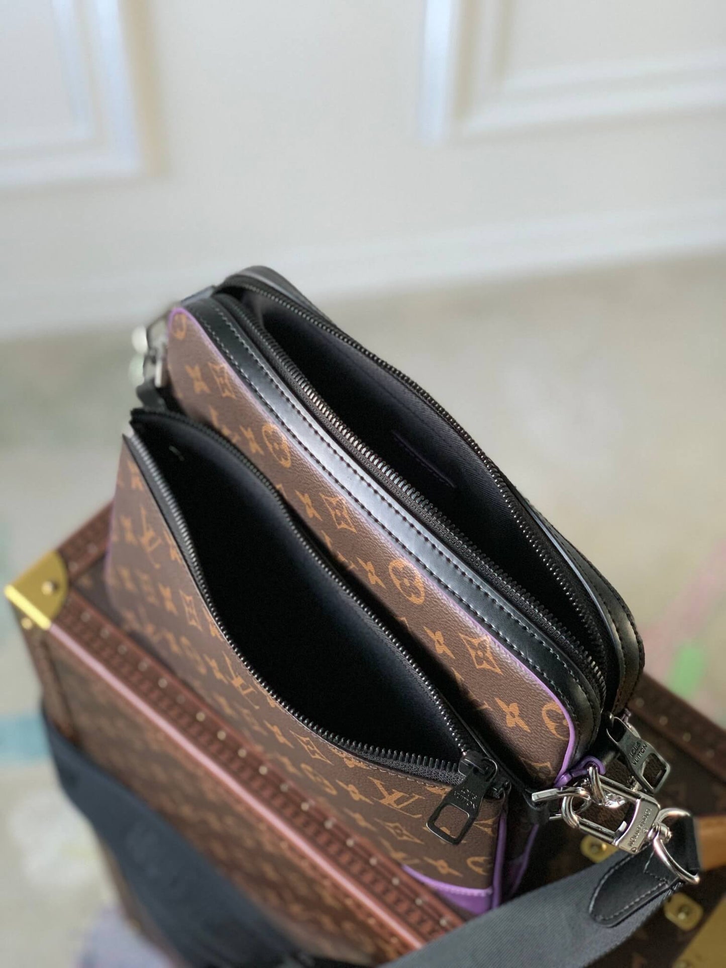 M46266 Trio Sac Plat Monogram Macassar 25cm purple