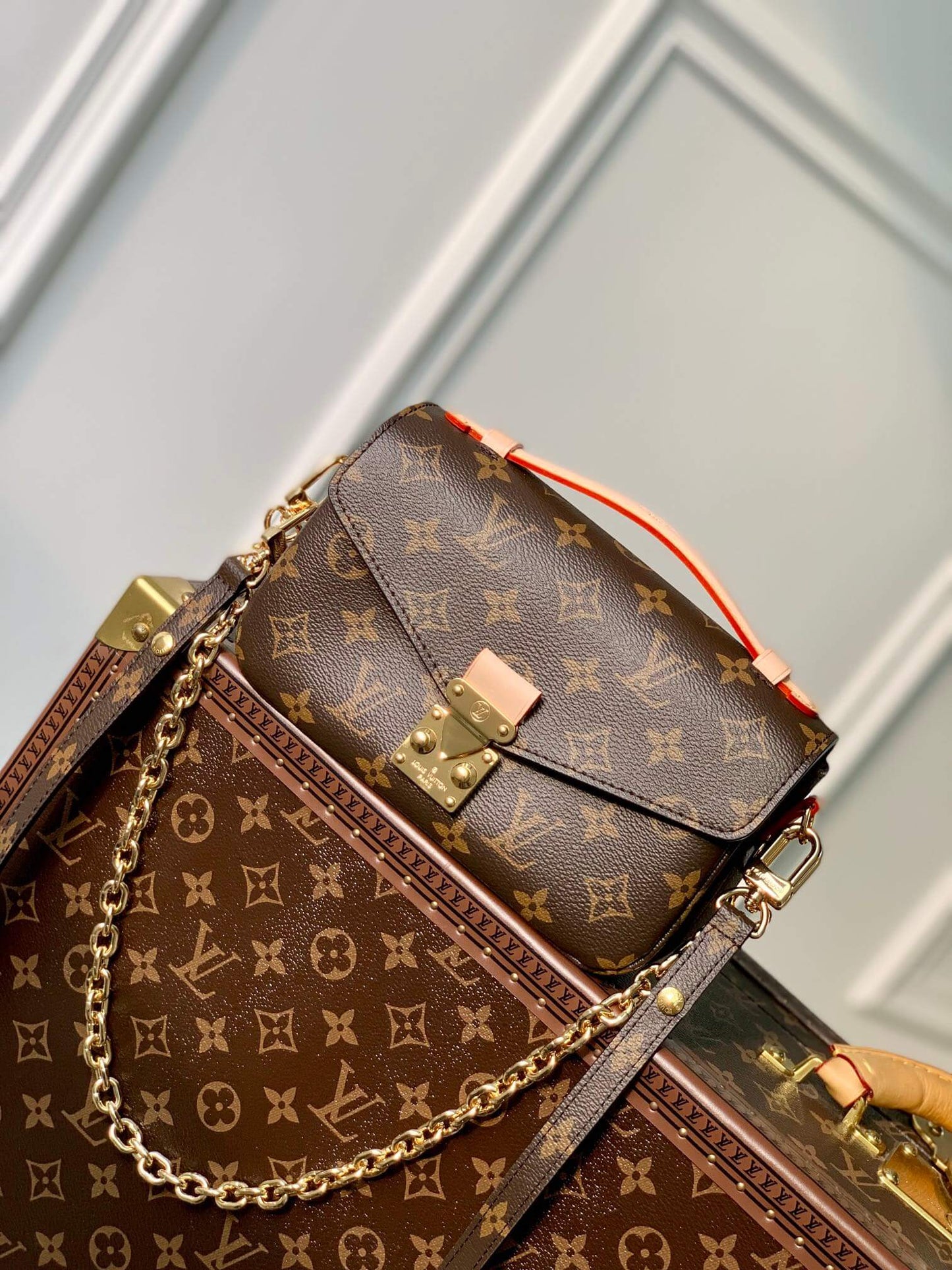 M46279 messenger bag East West Métis monogram 21.5cm brown