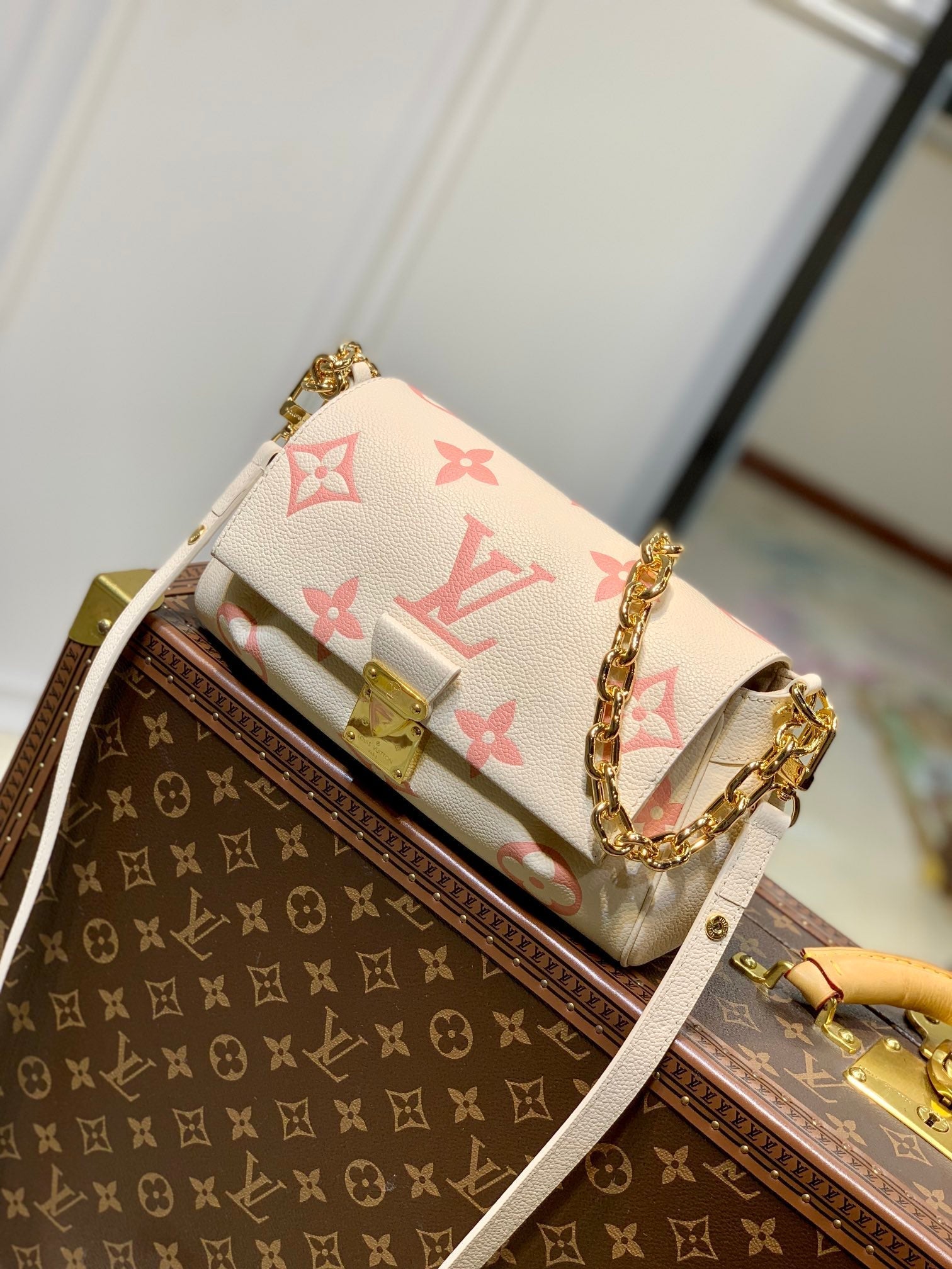 M46393 Favorite Monogram 24cm apricot TOURTERELLE / CRÈME