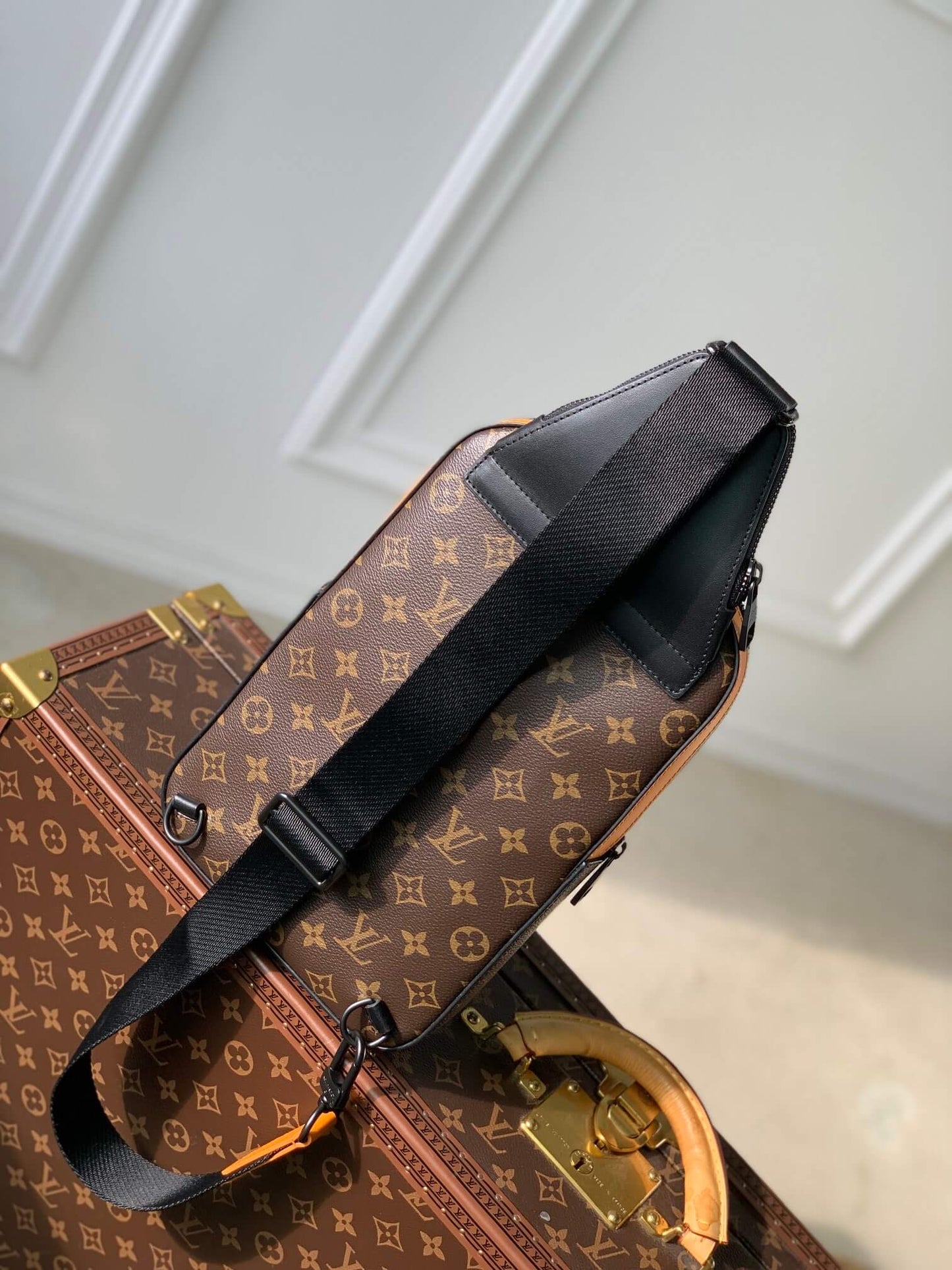 M46718 Avenue shoulder bag 20CM Monogram Macassar