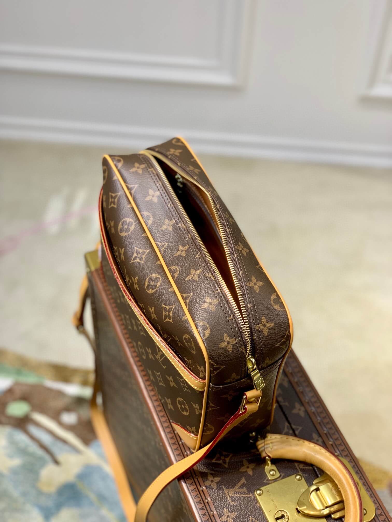 M51272 Vintage Unisex Monogram 29CM yellow