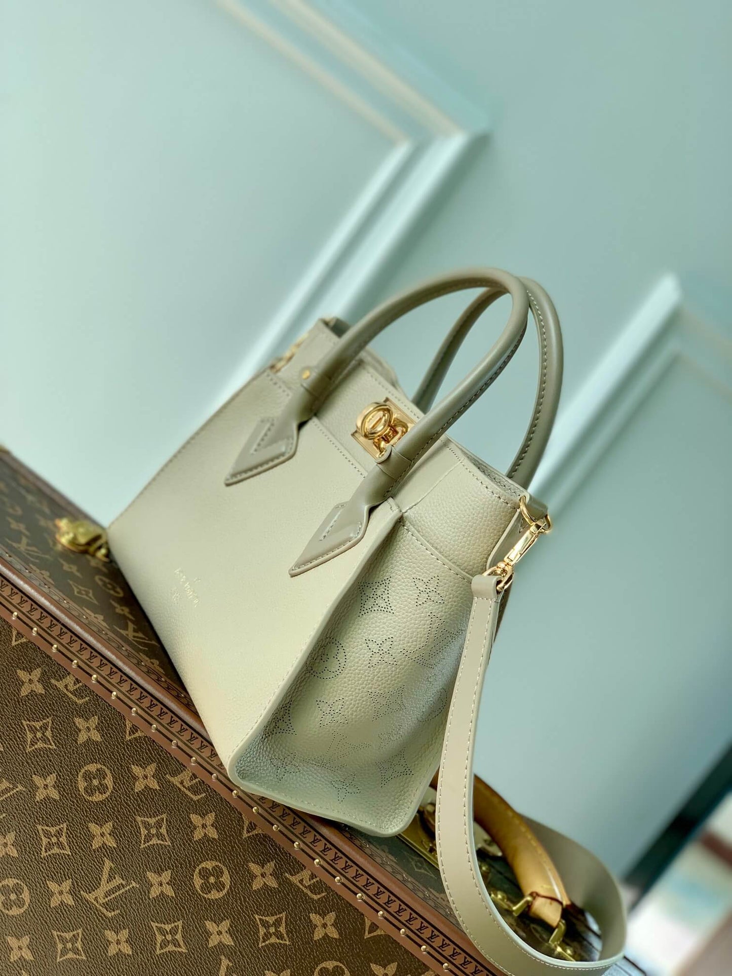 M57729 ON MY SIDE PM Monogram 25cm elephant grey