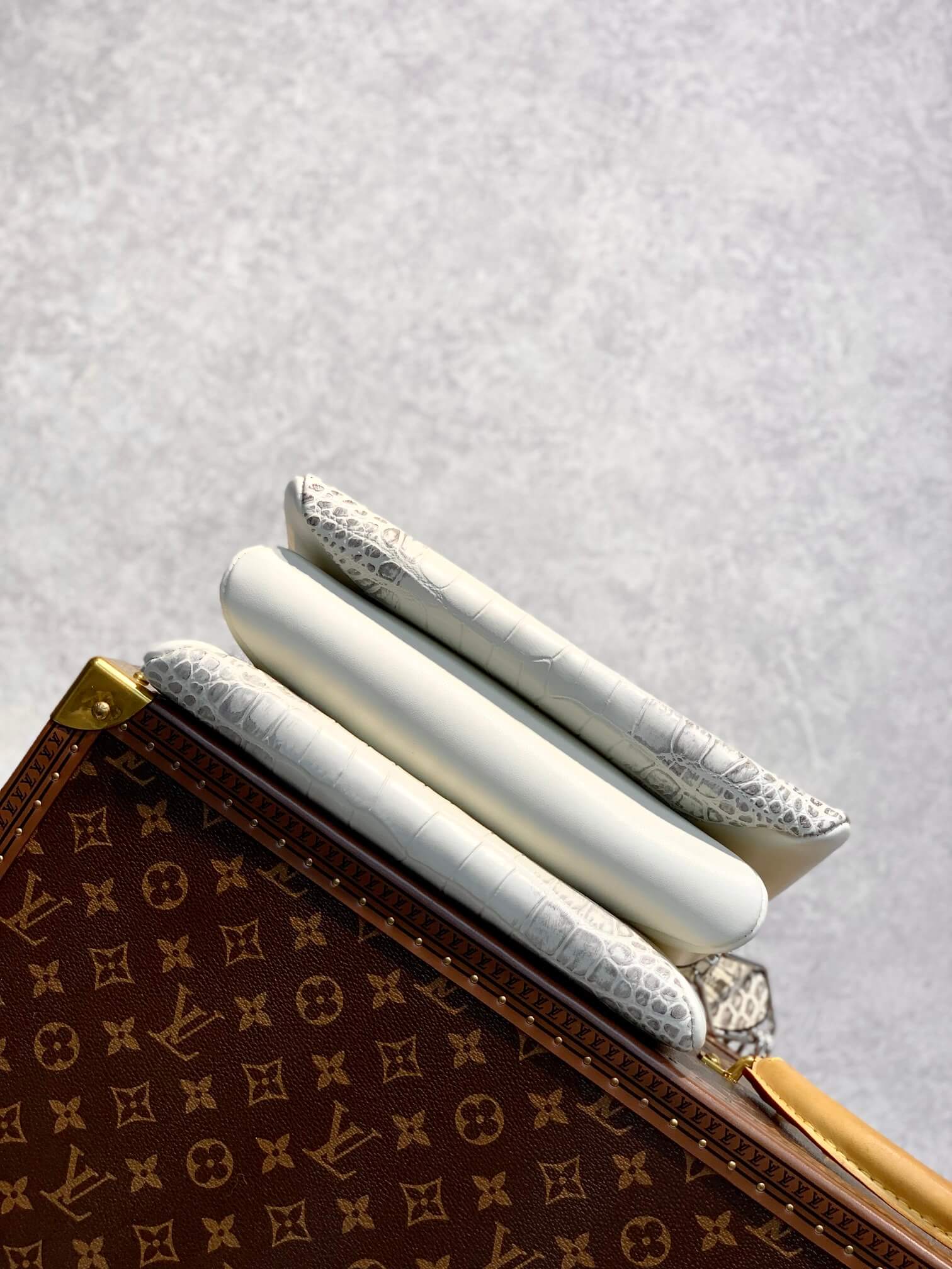 M57791 Coussin PM Vuittamins 26cm White crocodile pattern