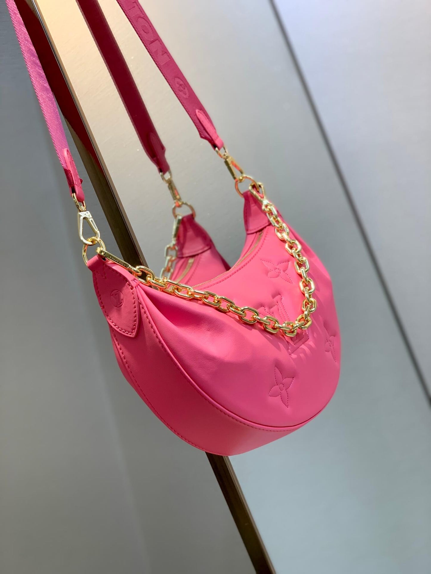 M59915 Over The Moon Monogram rose red 27.5cm