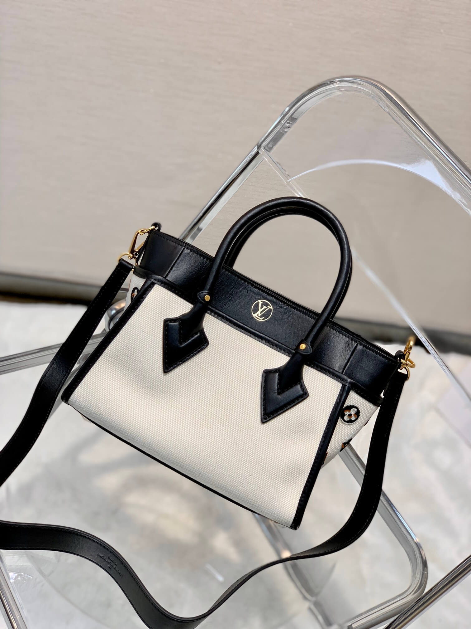 M95505 ON MY SIDE PM Monogram 25cm white black