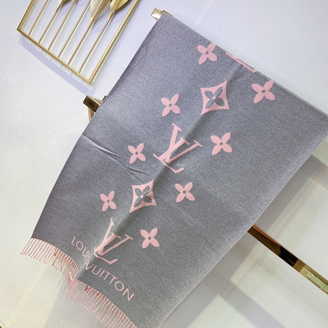 High Quality LUV  Scarf 033
