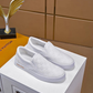 BL - High Quality Luv Sneaker 057