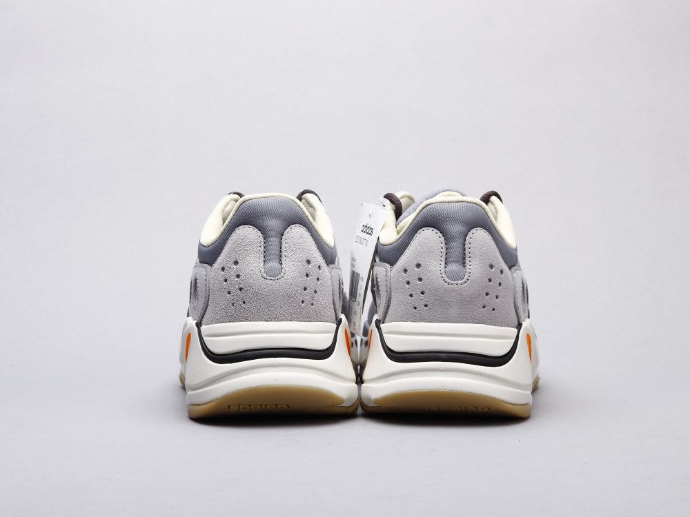 BL - Yzy 700 Magnet Sneaker
