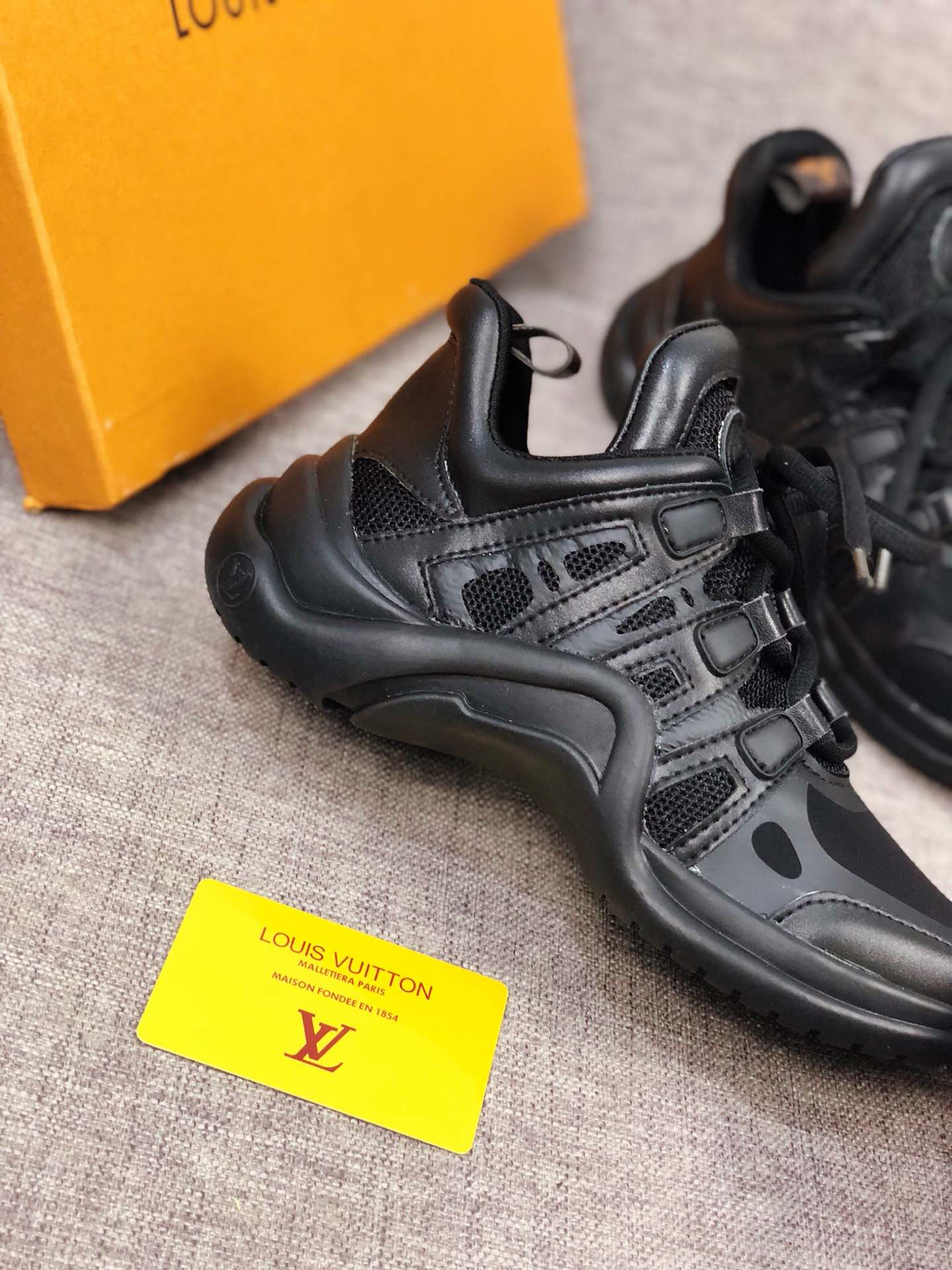 BL - LUV Archlight Full Black Sneaker