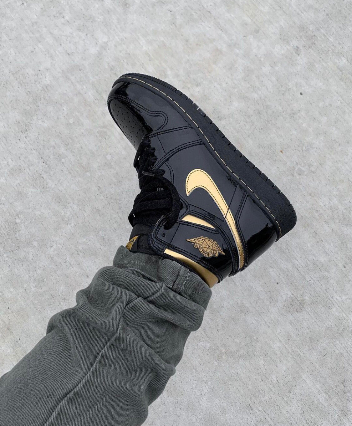 BL - AJ1 High Black Gold