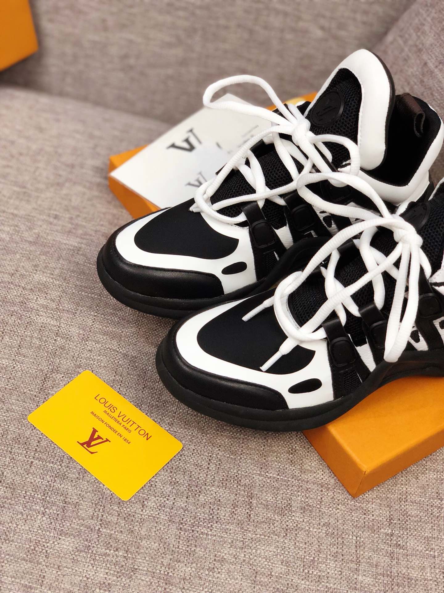 BL - LUV Archlight Black White Sneaker
