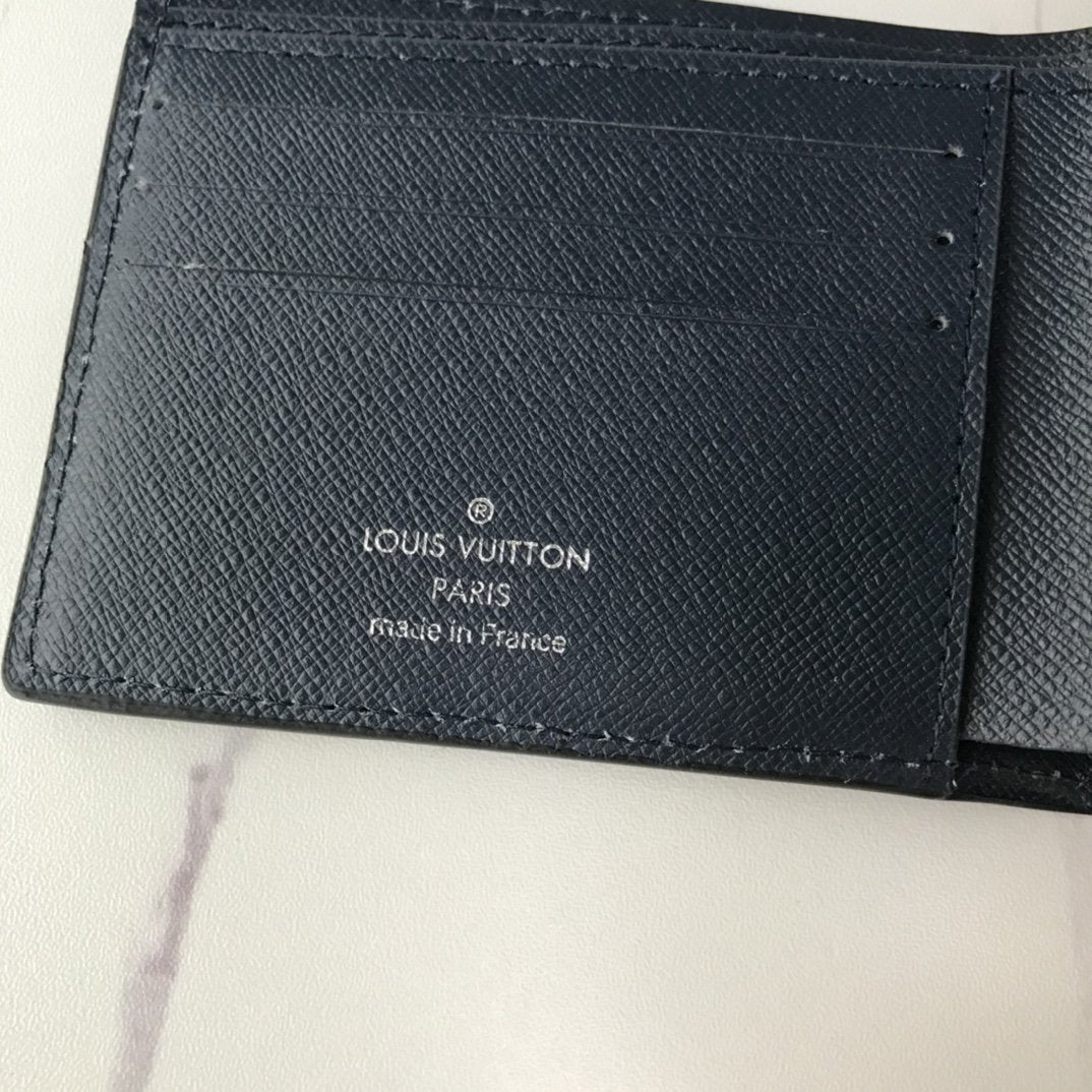 BL - High Quality Wallet LUV 077