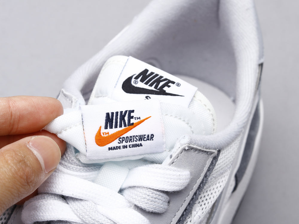 BL - NKE Waffle off-white