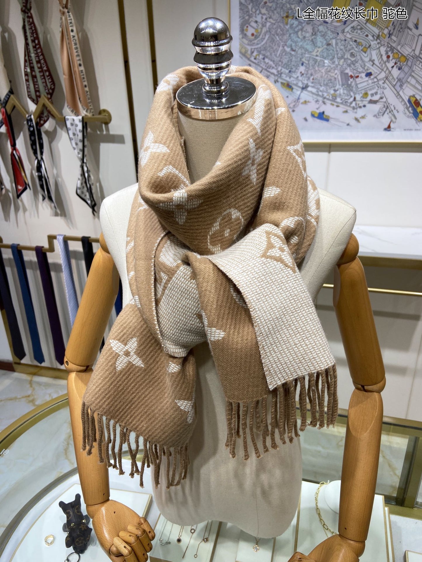 High Quality LUV  Scarf 038