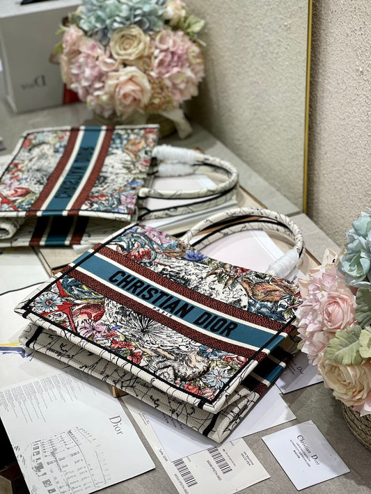 DI Medium Book Tote Latte Multicolor Zodiac Embroidery, Latte Multicolor, For Women Women’s Handbags, Shoulder Bags, 36cm CD