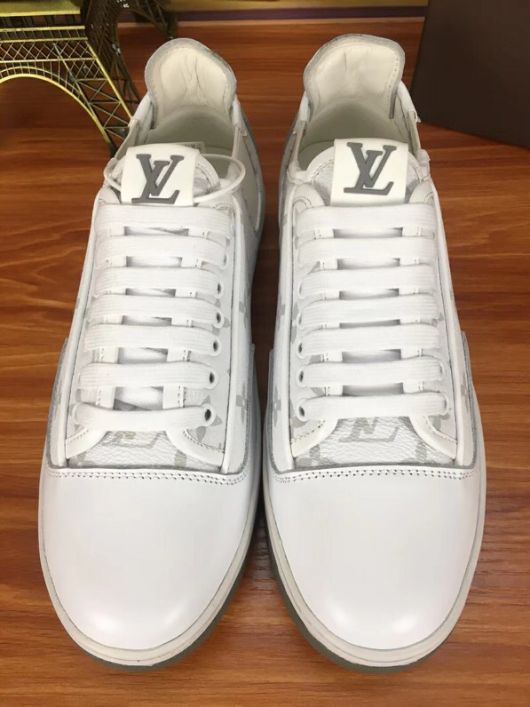 BL - High Quality Luv Sneaker 046