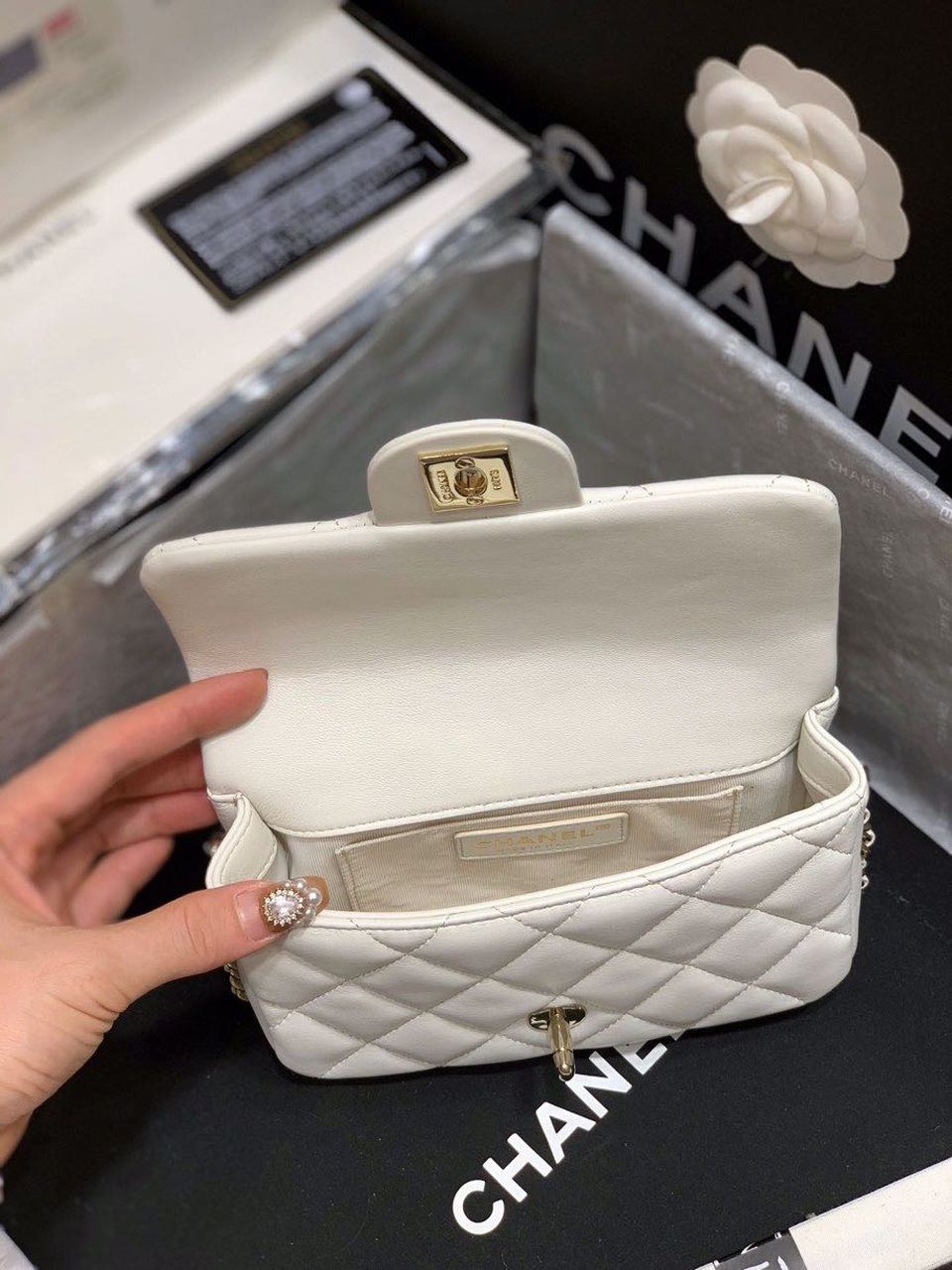 ChanelSmall Pearl Logo Strap Flap Bag White For Women, Women’s Handbags, Shoulder And Crossbody Bags 7in/18cm AS1436
