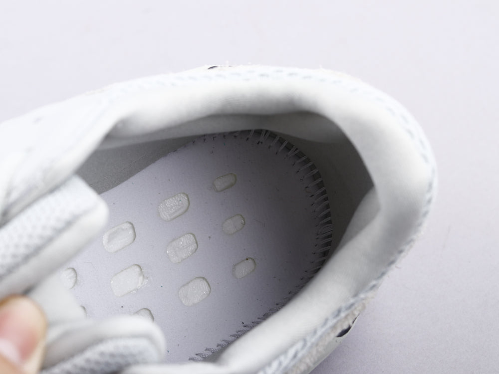 BL - Yzy 700 Salt Sneaker