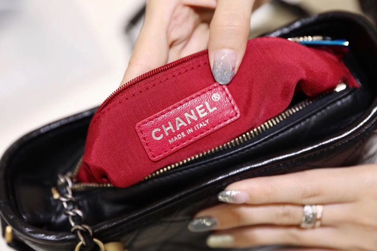 Chanel Gabrielle Hobo Bag 20cm Aged Calfskin Leather Spring/Summer Act 1 Collection,  Black