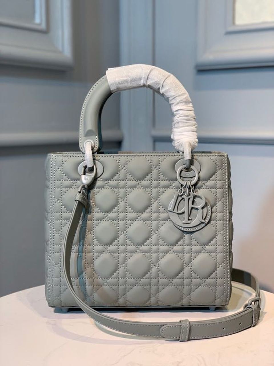 DI Medium Ultramatte Lady Bag Grey For Women 9.5in/24cm CD M0565ILOI_M41G