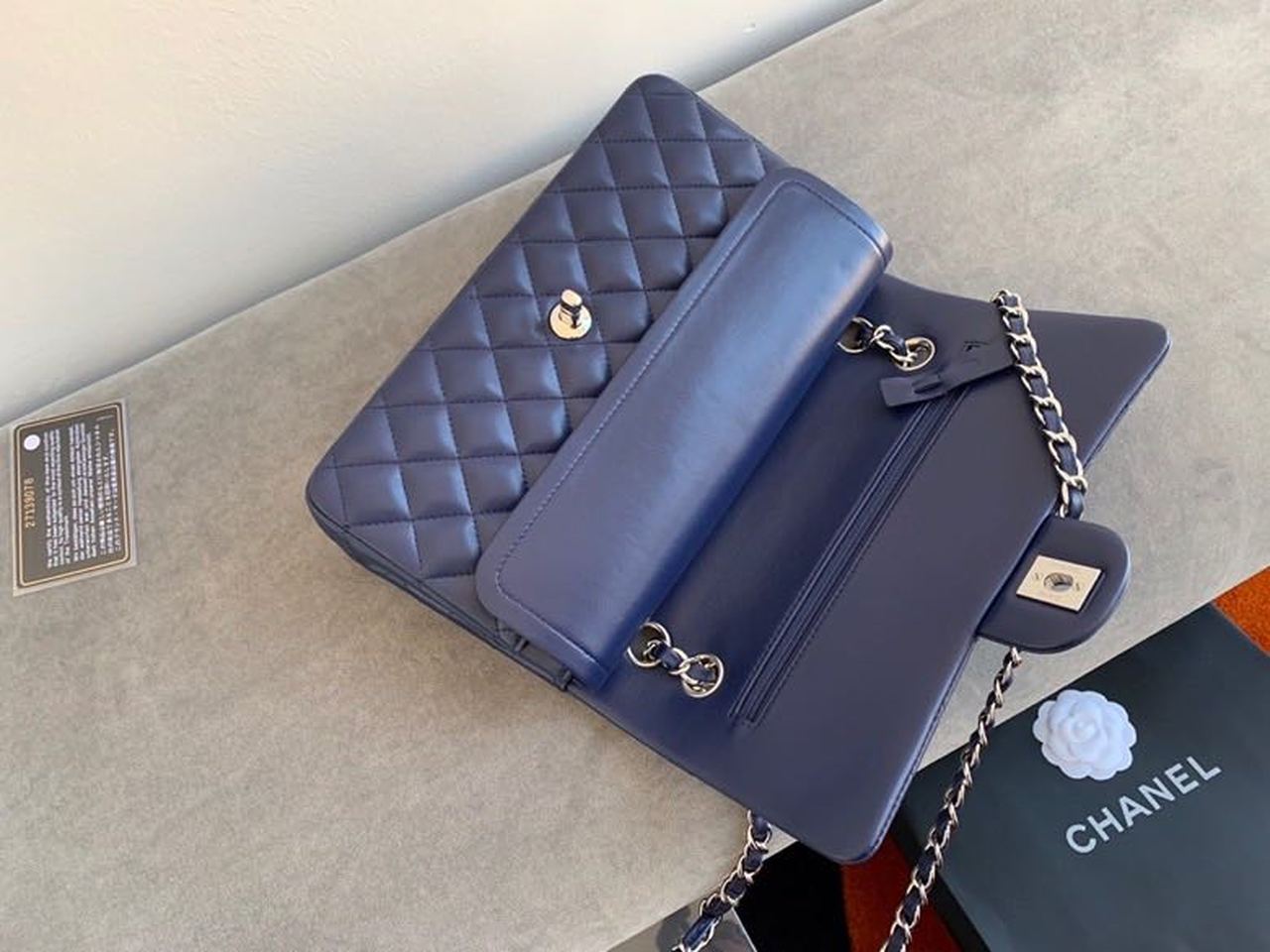 Chanel Classic Handbag Navy Blue For Women, Women’s Bags, Shoulder And Crossbody Bags 10.2in/26cm A01112