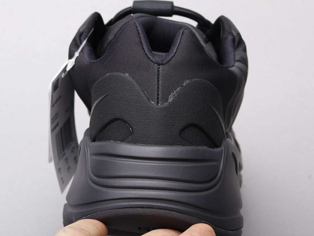 BL - Yzy 700 Dark Glow Sneaker
