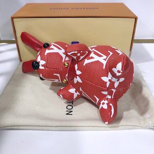 BL -High Quality Keychains LUV 053