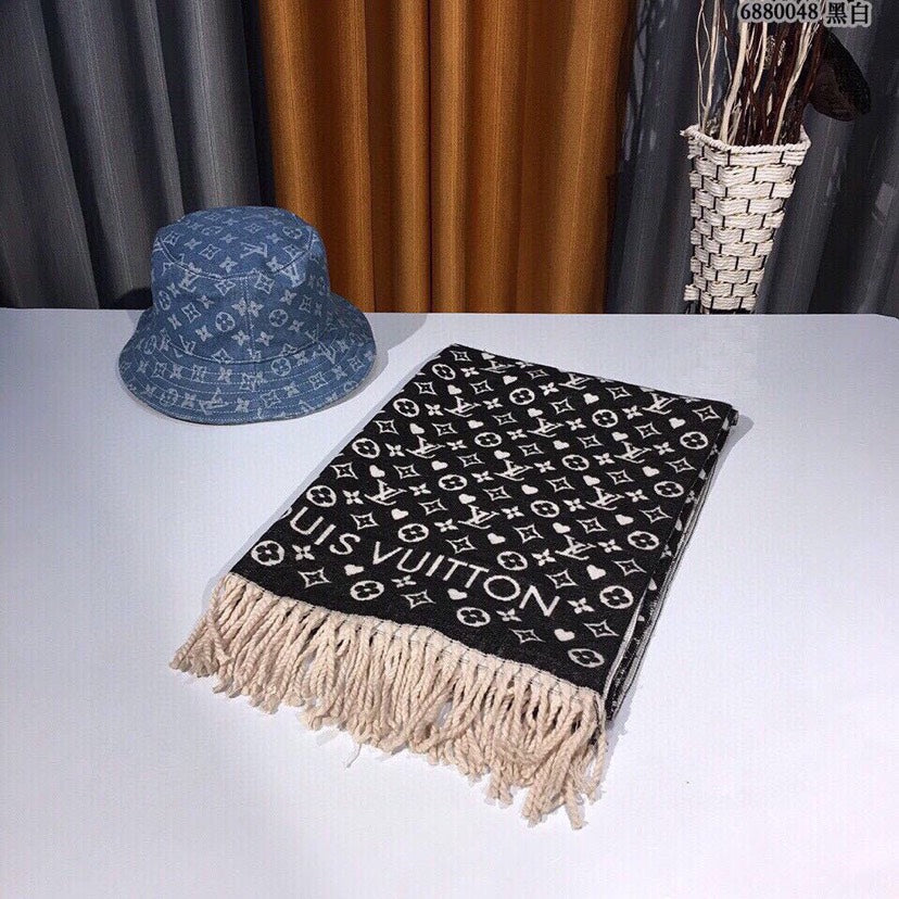 High Quality LUV  Scarf 031