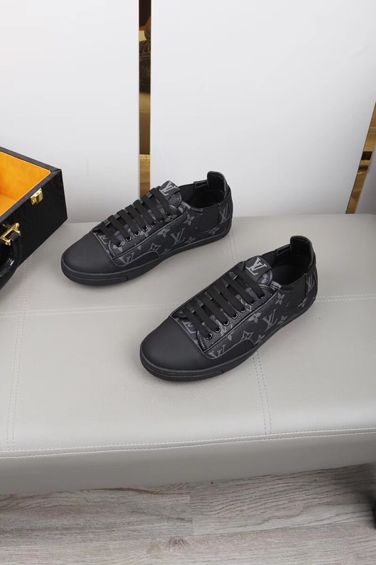 BL - High Quality Luv Sneaker 053