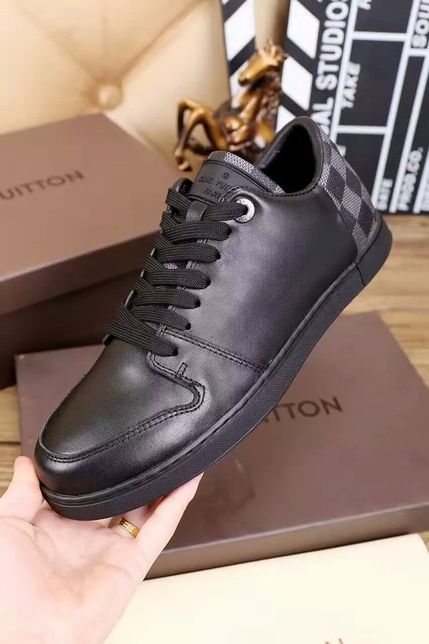 BL - LUV BLnogram Line Up Black Sneaker