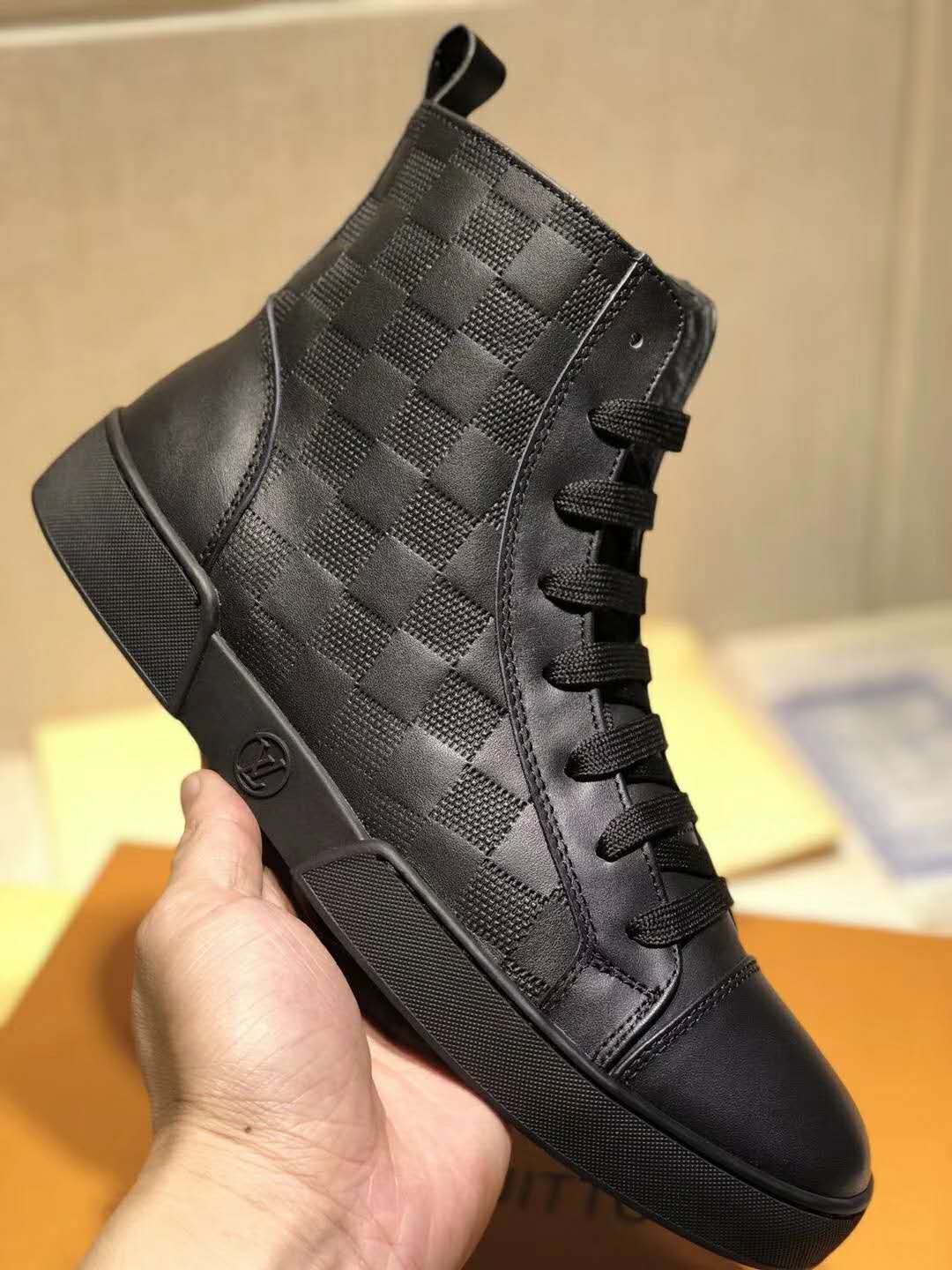 BL - High Quality Luv Sneaker 073