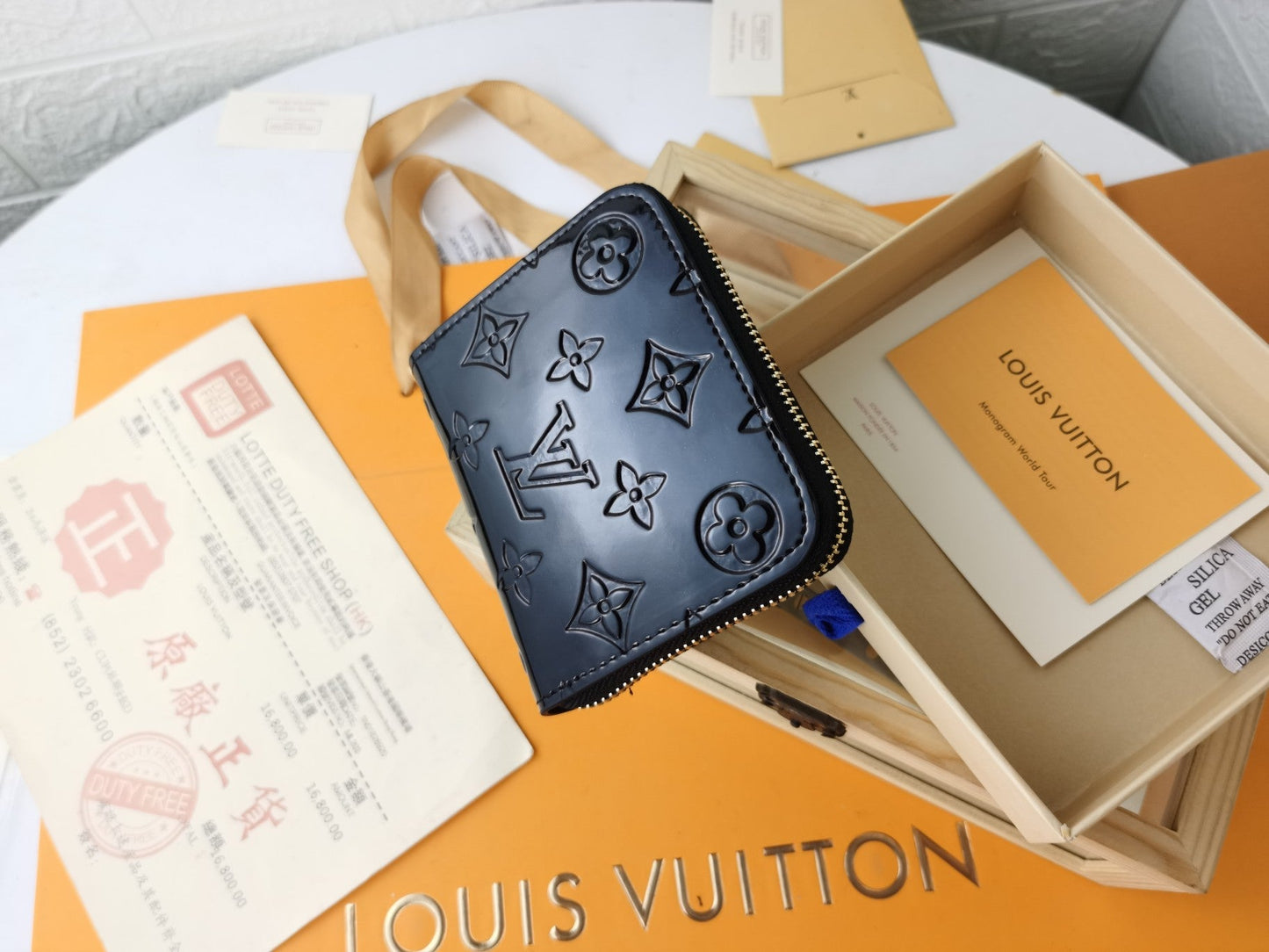 BL - High Quality Wallet LUV 122