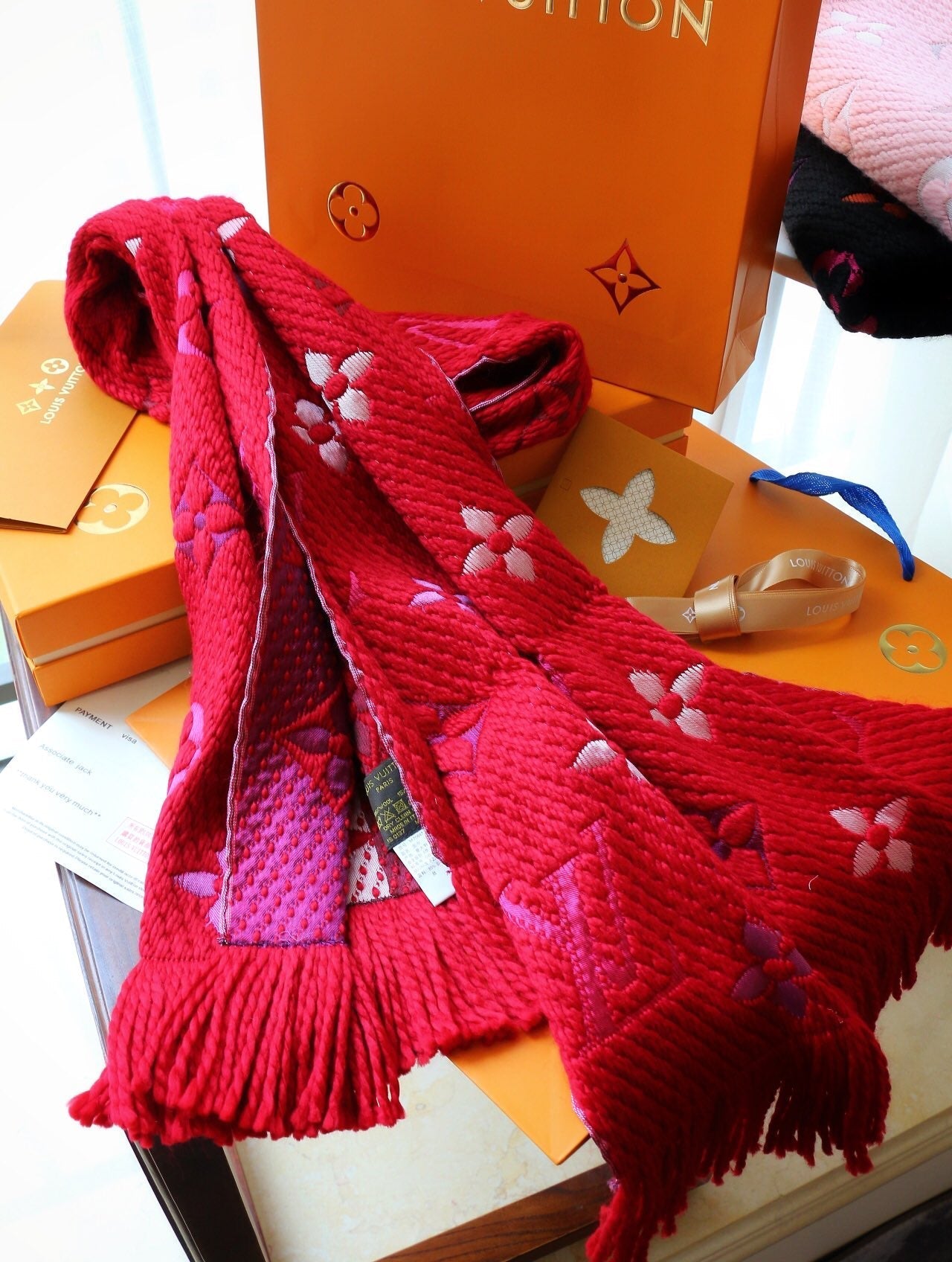 High Quality LUV  Scarf 002