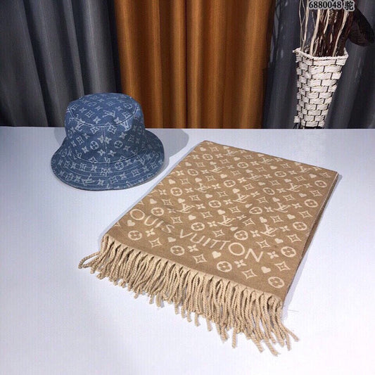 High Quality LUV  Scarf 032