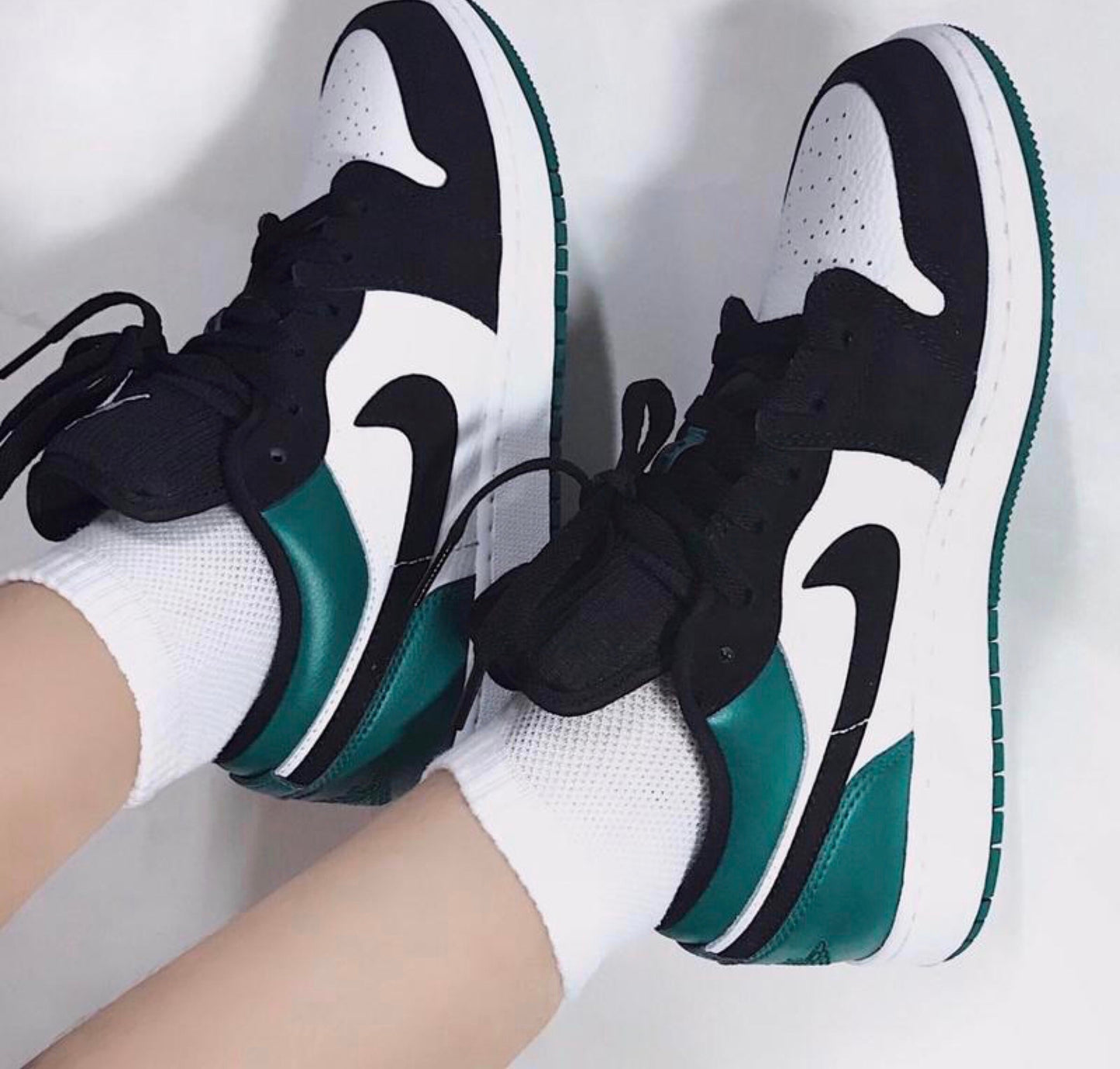 BL - AJ1 black and green toes