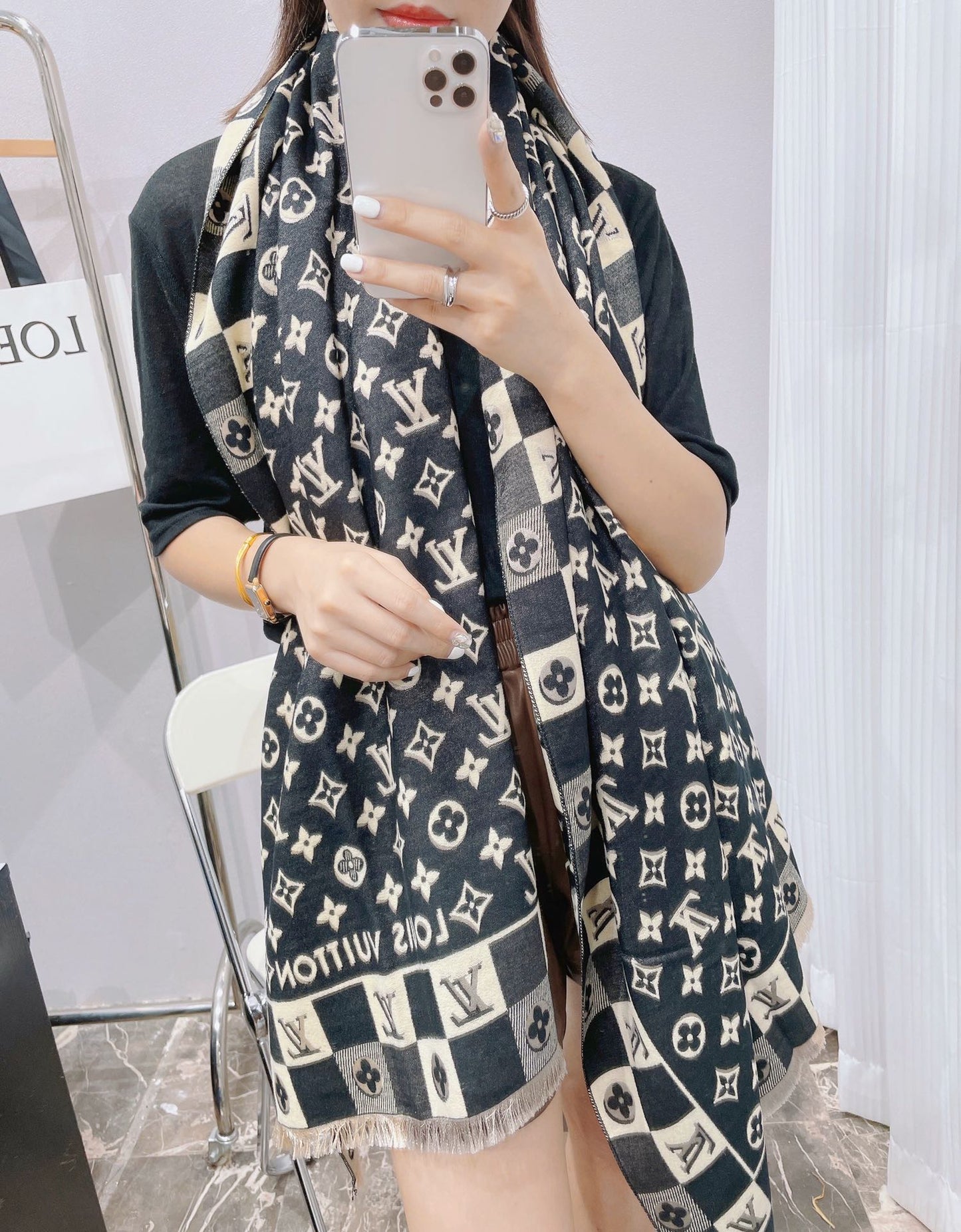 High Quality LUV  Scarf 017
