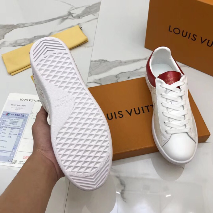 BL - High Quality Luv Sneaker 051