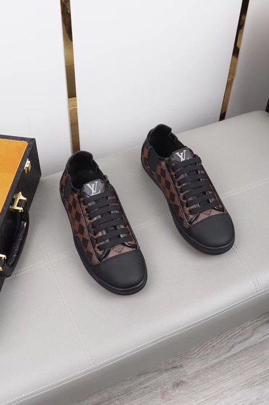 BL - High Quality Luv Sneaker 054