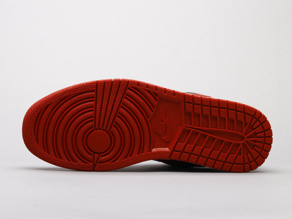 BL - AJ1 Reverse black and red forbidden to wear