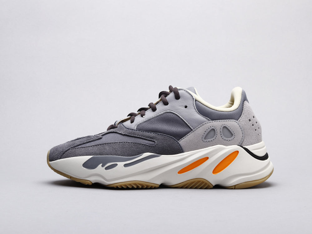 BL - Yzy 700 Magnet Sneaker
