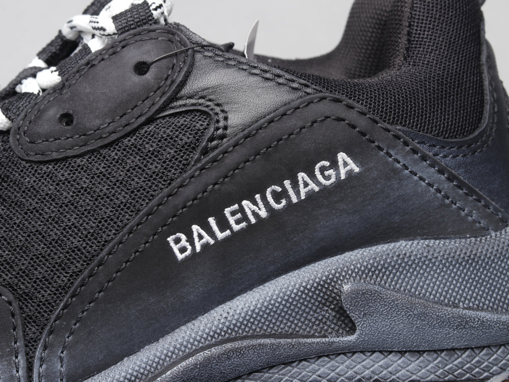 BL - Bla Triple S Air Cushion Black Sneaker
